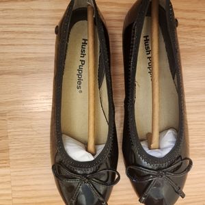 Girls Black Hush Puppies flat shoe 1.5 Wide